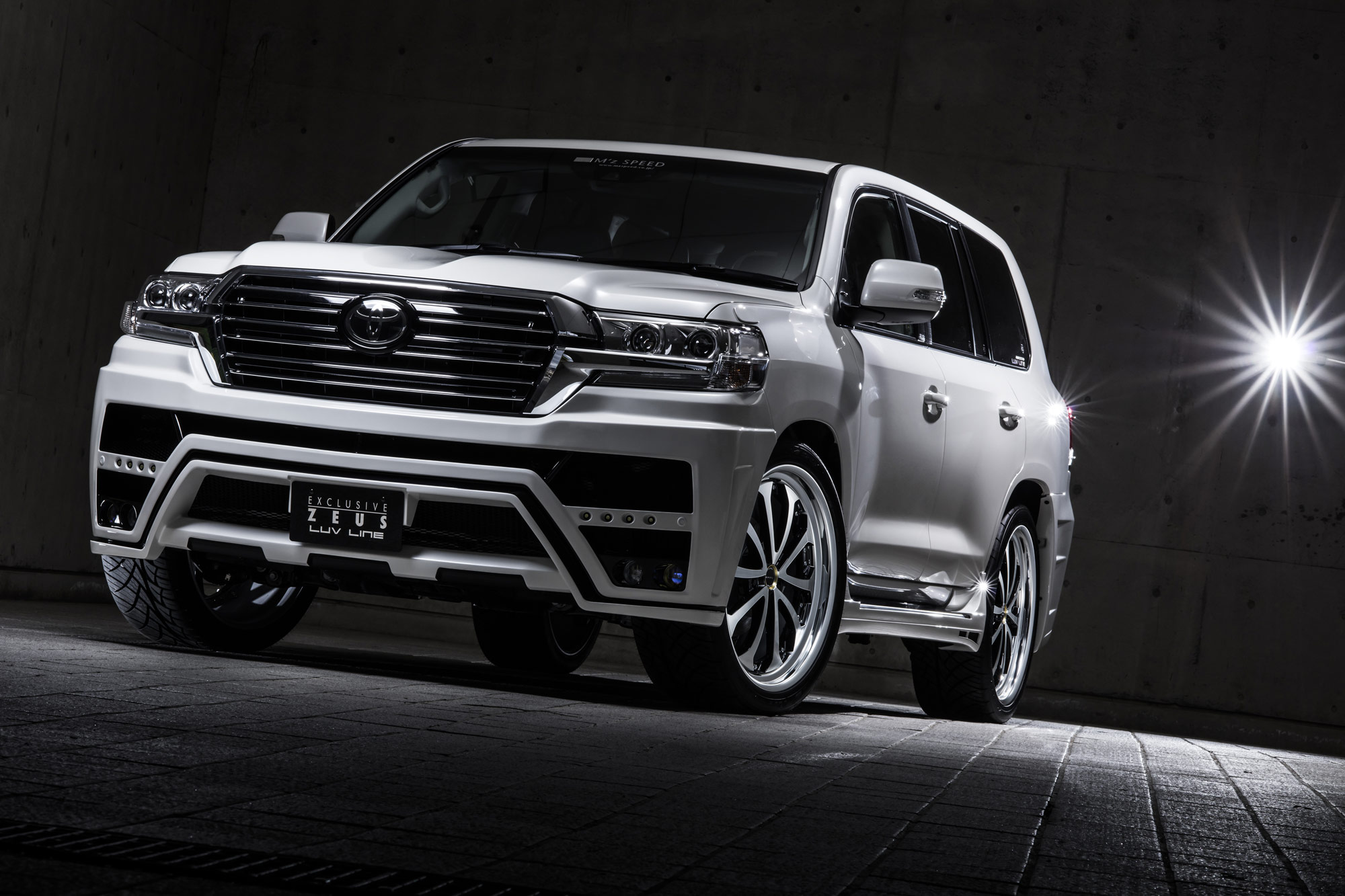 Крузер 200 бимка. Toyota Land Cruiser LC 200. Toyota Land Cruiser 200 обвес. Toyota LC 200 обвес. Land Cruiser 200 Tuning.